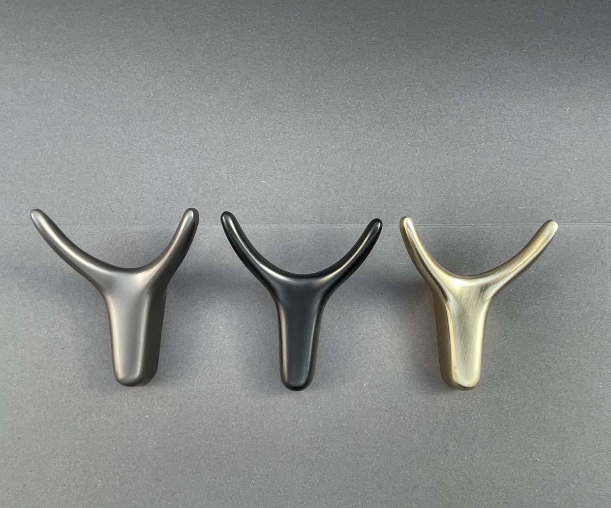 Single reindeer wall hooks in modern Scandinavian style. Gold, black, silver, anthracite metal hooks – wall hooks for the hallway