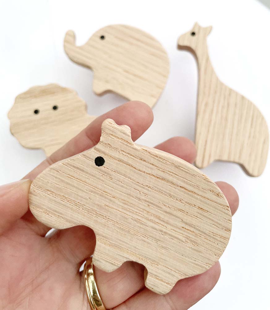 Tier Wandhaken & Möbelgriffe aus Holz. Tierische Haken aus Eiche in Skandinavischen Design Giraffe Nilpferd Elefant Löwe