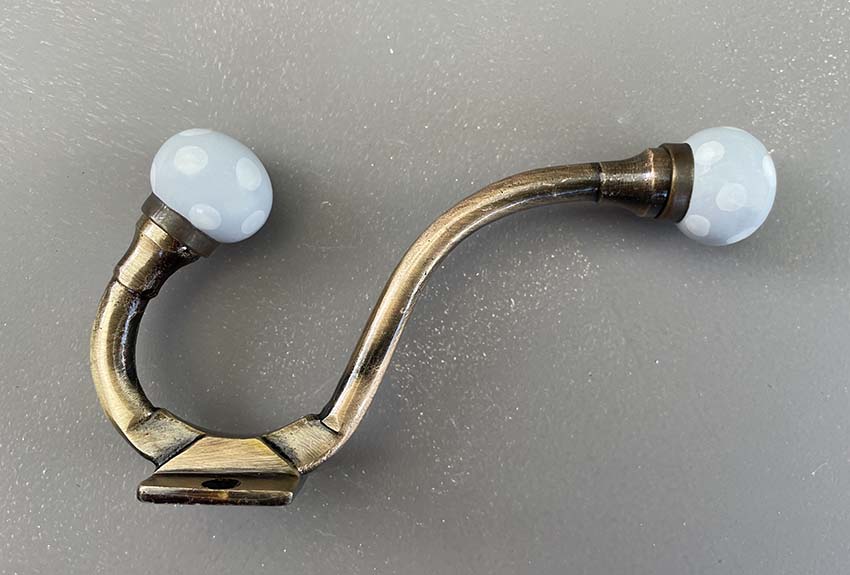 Individual coat hooks in vintage style – light grey with white dots