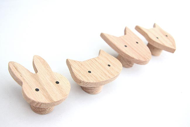 Tier Wandhaken & Schubladengriffe aus Holz. Tierische Haken aus Eiche in Scandinavian-Design. Hase Hund Katze Fox