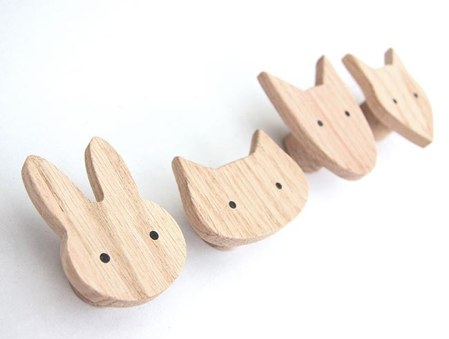 Tier Wandhaken & Schubladengriffe aus Holz. Tierische Haken aus Eiche in Scandinavian-Design. Hase Hund Katze Fox