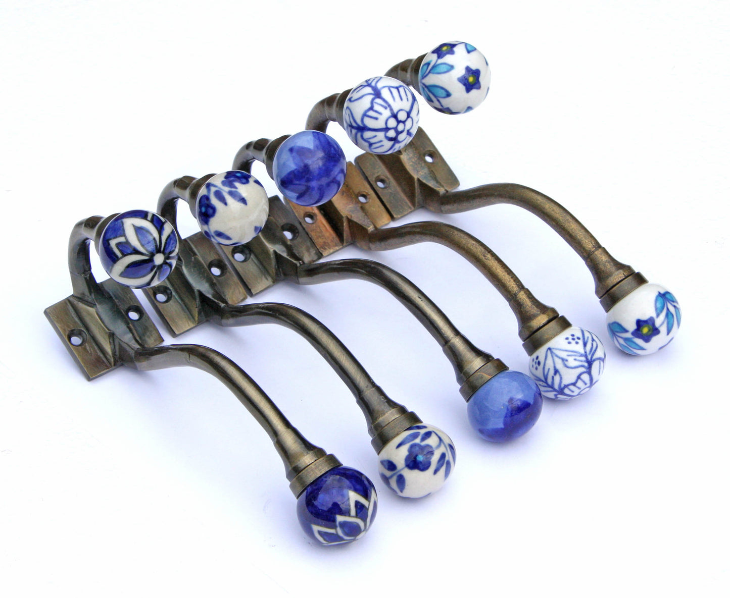 Patère avec fleur bleue