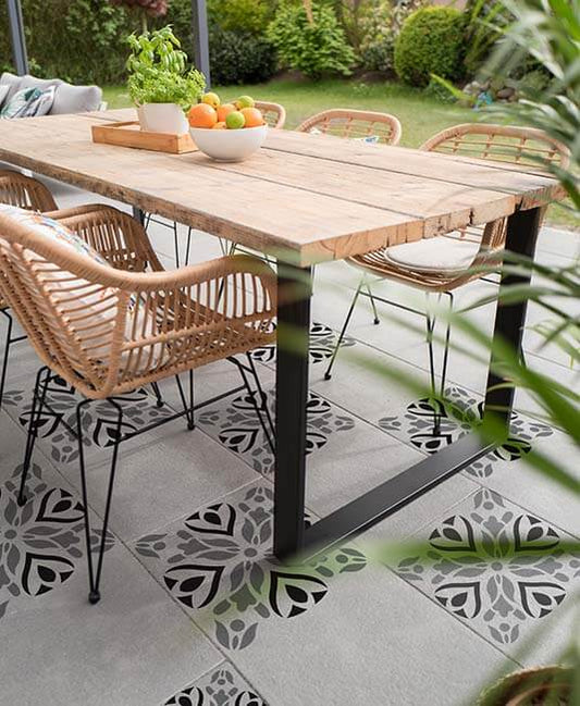 SEVILLA - Terrassenplatten Schablone - Moderne Blumenschablone für die Wand - Fliesen Schablone