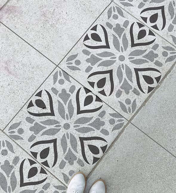 SEVILLA - Terrassenplatten Schablone - Moderne Blumenschablone für die Wand - Fliesen Schablone