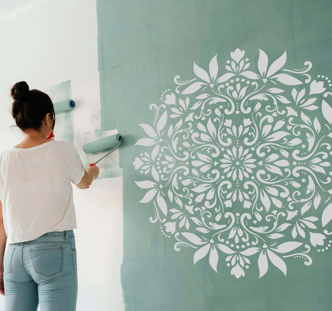 Wie malt man ein Mandala mit einer Halbkreis-Schablone?
