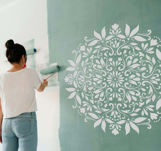 Wie malt man ein Mandala mit einer Halbkreis-Schablone?