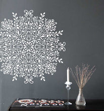 Charger l&#39;image dans la galerie, CLEMATIS - Blumen Mandala Wandschablone - Mandala Durchmesser ab 40 cm
