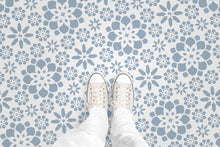 Load image into Gallery viewer, Boden Schablone mit Blumen Muster
