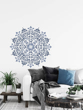 Lade das Bild in den Galerie-Viewer, LILY - XL Mandala Wand Schablone - Yoga Mandala Blumen Wandschablone
