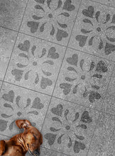 Load image into Gallery viewer, HEARTS - Terassenplatten Schablone - Moderne Blumenschablone für SteinPlatten - Fliesen Schablone
