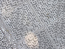 Load image into Gallery viewer, MAROKKO - Schablone für Terrassenplatten, Pflastersteine - Boden Schablone - Fliesen Schablone
