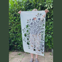 Charger et lire la vidéo dans la visionneuse de la Galerie, YOGA - 110 cm - 85 cm Mandala Wandschablone - Boho XXL Yoga Ornament Mandala Wandschablone
