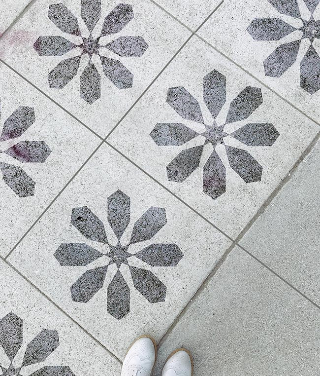 LENA - Betonplatten Schablone - Moderne Blumenschablone für Terrassen-Platten - Fliesen Schablone