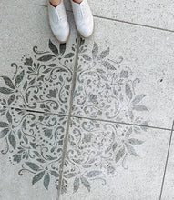 Charger l&#39;image dans la galerie, BLOOM - Garten Betonplatten Schablone - Moderne Blumenschablone für Terrassen-Platten - Fliesen Schablone
