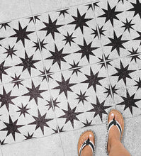 Load image into Gallery viewer, STARS - Schablone für Betonplatten - Fliesen Schablone - Terrassenplatten Schablone - Pflasterstein Schablone
