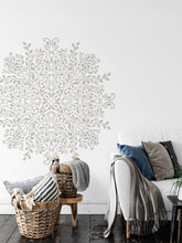 Charger l&#39;image dans la galerie, CLEMATIS - Blumen Mandala Wandschablone - Mandala Durchmesser ab 40 cm
